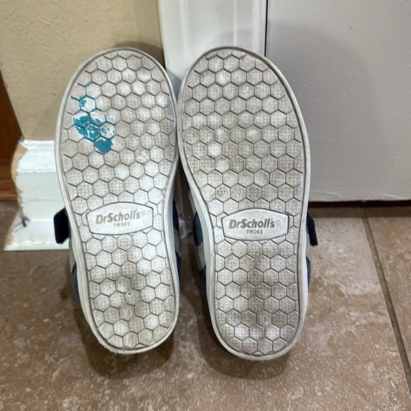 Boys Dr Scholl’s Velcro Sneakers - Picture 5 of 5